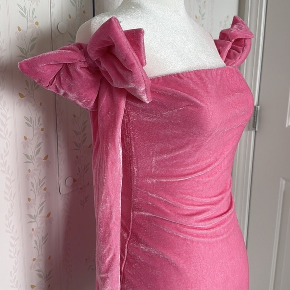 Sugar Thrillz Dolls Kill ‘PRETTY PERFECTION’ Pink Velvet Dress Gloves SET NWT L - Picture 2 of 13